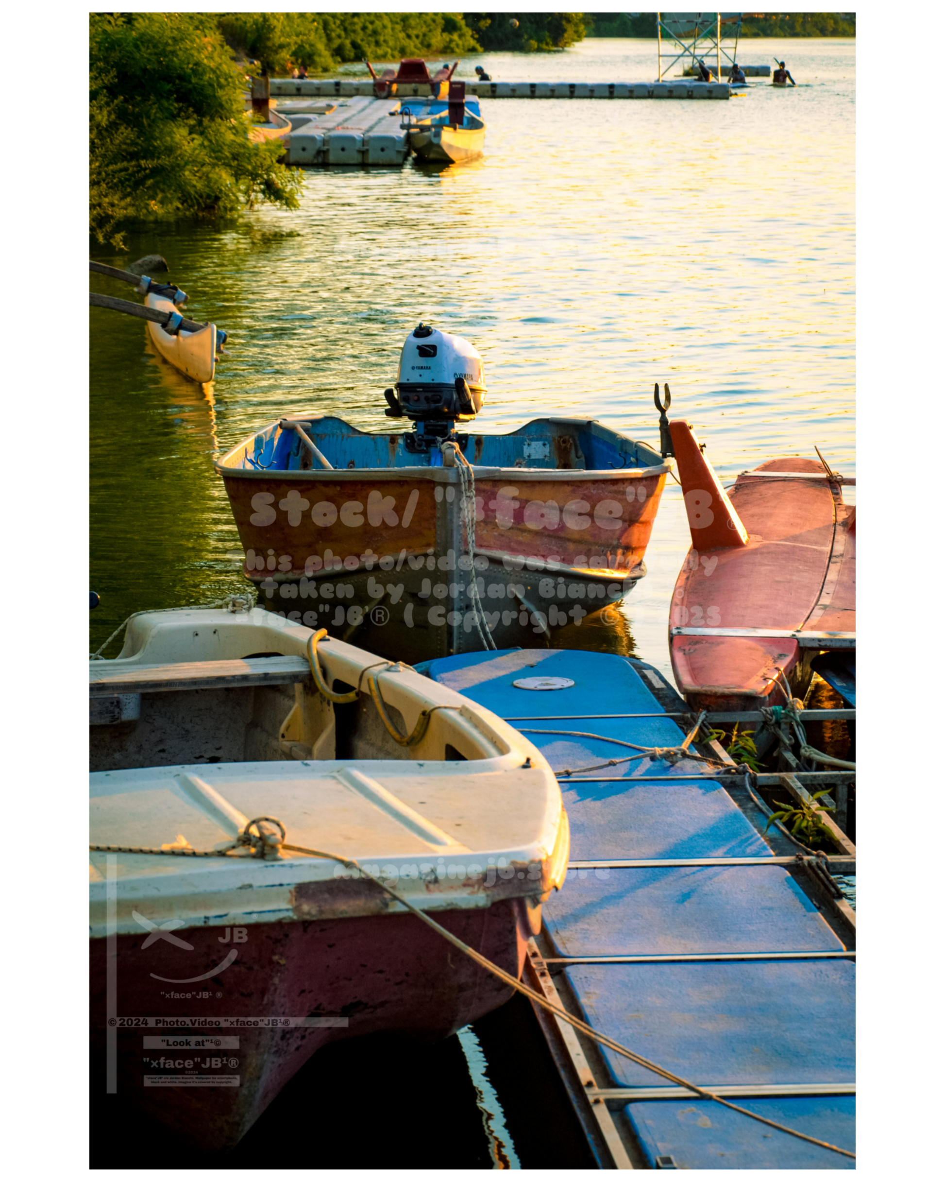 The boats in Florence (Stock)